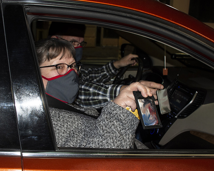 Early morning commuters wear the required masks as they present their identification at Dugway Proving Grounds gate, in this Jan. 4, 2021 photo. Photo by Al Vogel, Dugway Public Affairs