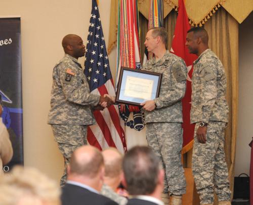 Master Sgt. Rodreques Lemon Sr. receives award