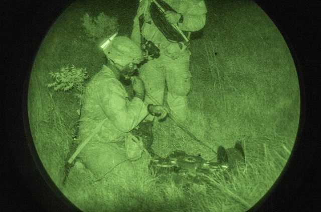 Soldiers using Night Vision.